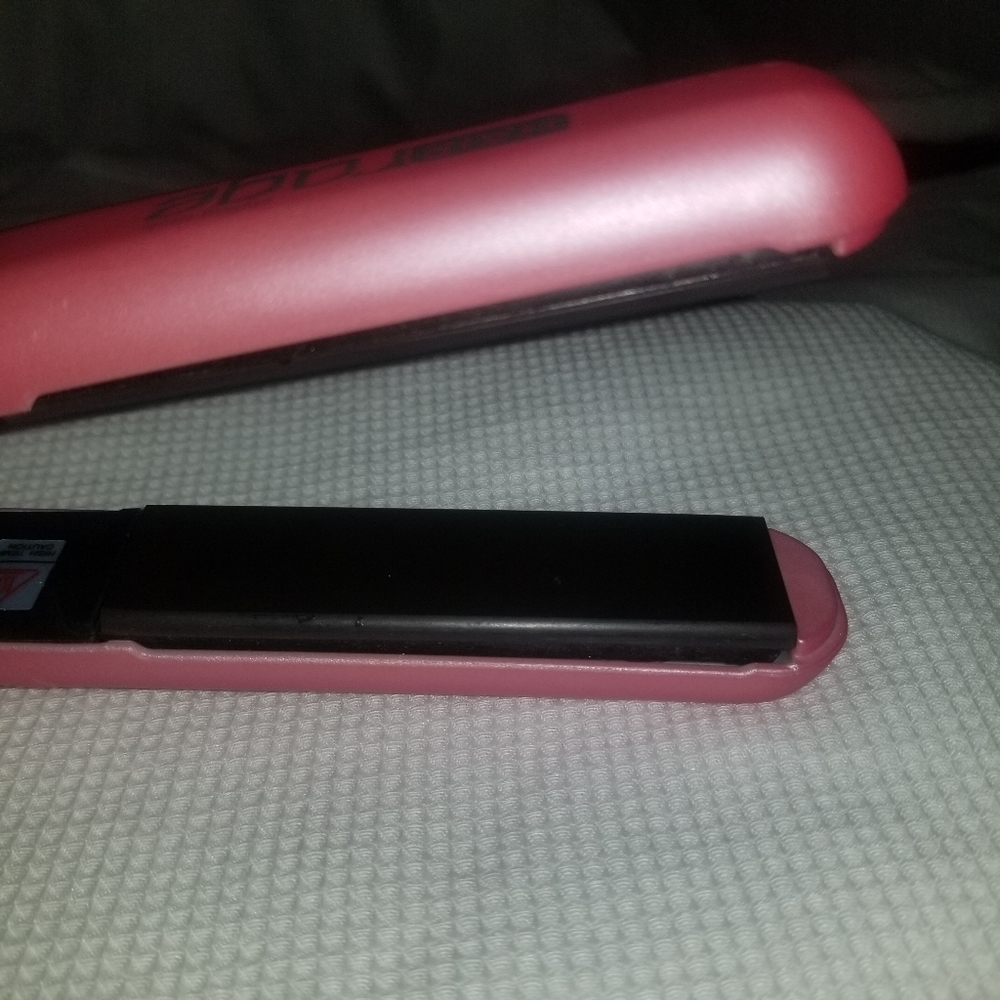 Hair Rage Flat Iron - Picture 3 of 4